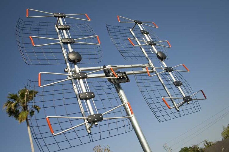 Antennas Direct DB8e Ultra Long Range Antenna