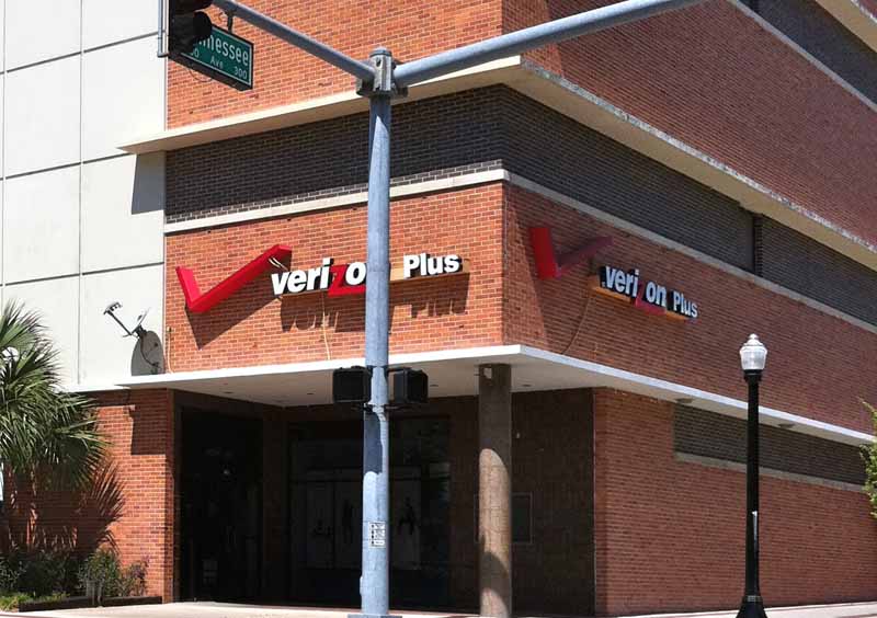 Verizon+Uses+DirecTV