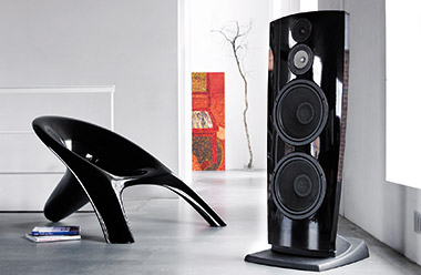 Jamo+R+907%3A+Flagship+Sound%2C+Smaller+Size