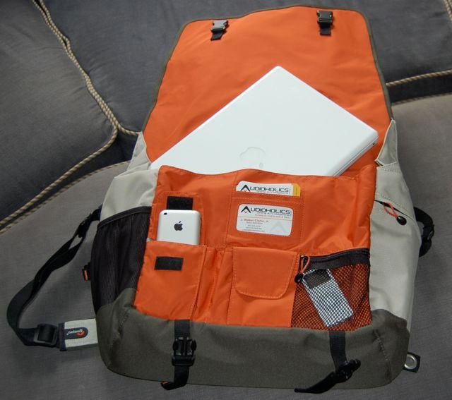 lowepro+messenger+open