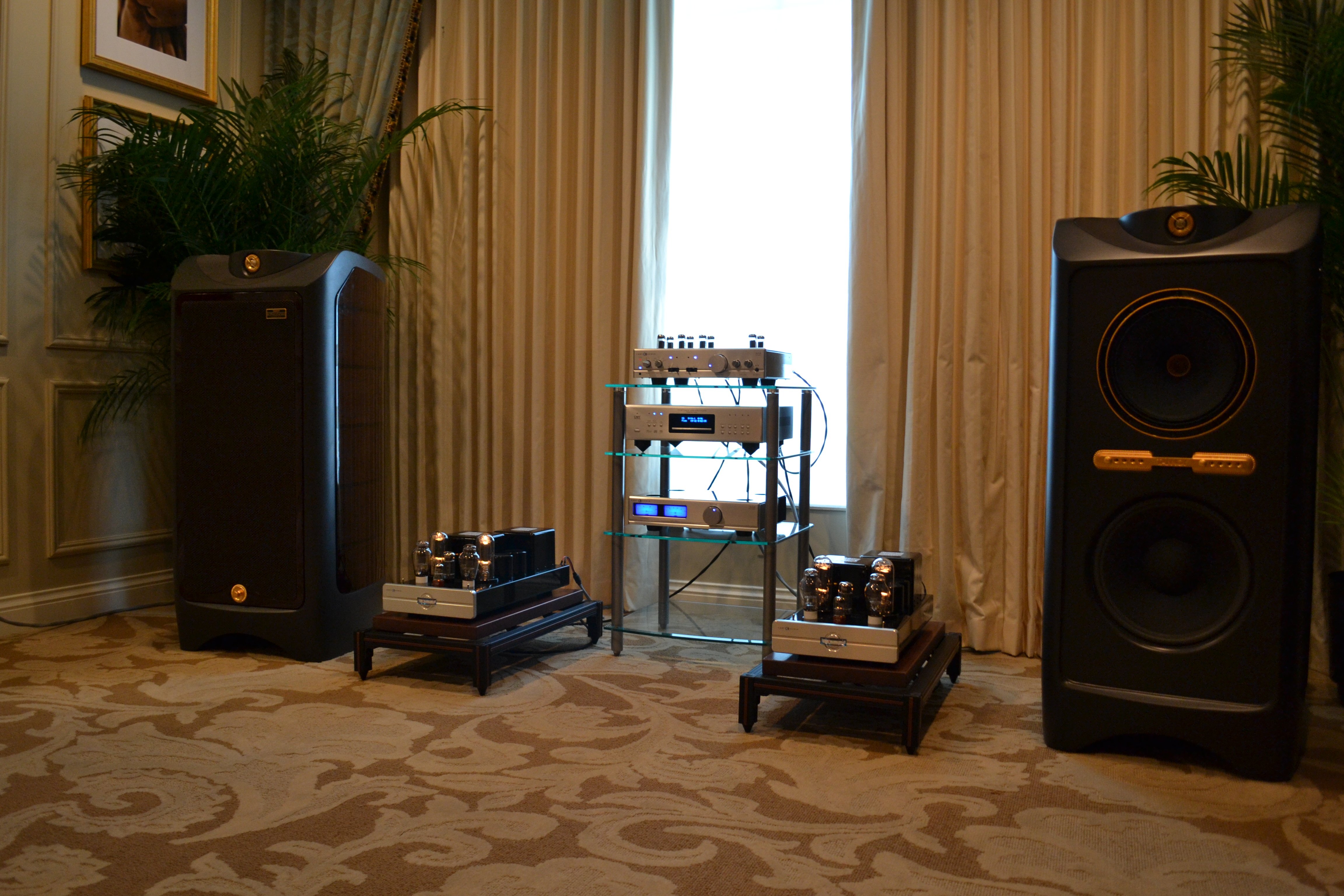 Cary+Audio+DAC-100t+and+DMC-600+Digital+Music+Center+Preview