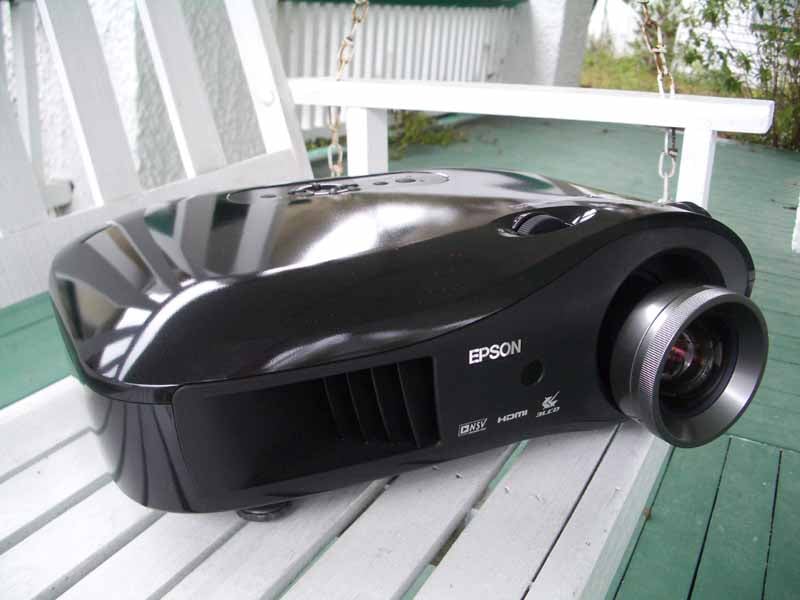 Epson+PowerLite+Pro+Cinema+810+HQV+Projector+Review