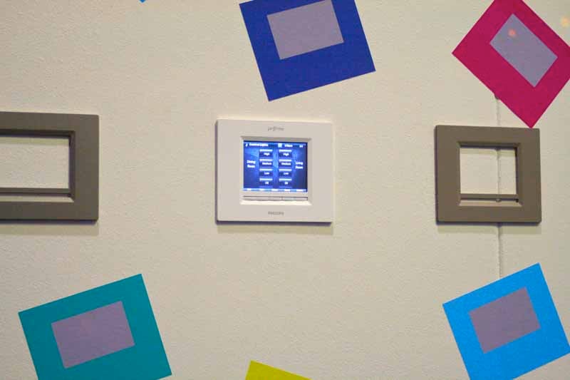 Philips+Pronto+TSW9500+In-wall+Control+Panel+First+Look