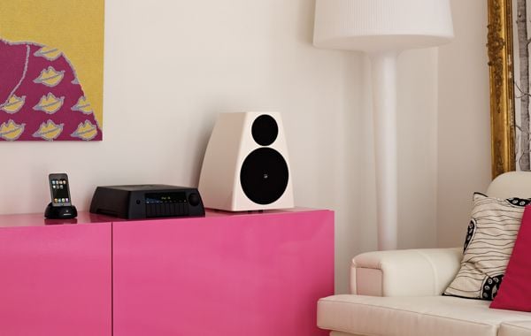 Meridian+DSP3200+Digital+Active+Speakers+and+Audio+Core+200+Preview