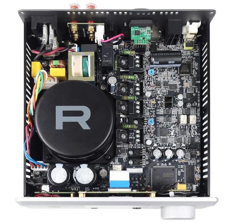 Rotel DX-5 Review: Compact Integrated Amp with ESS DAC for Desktop
