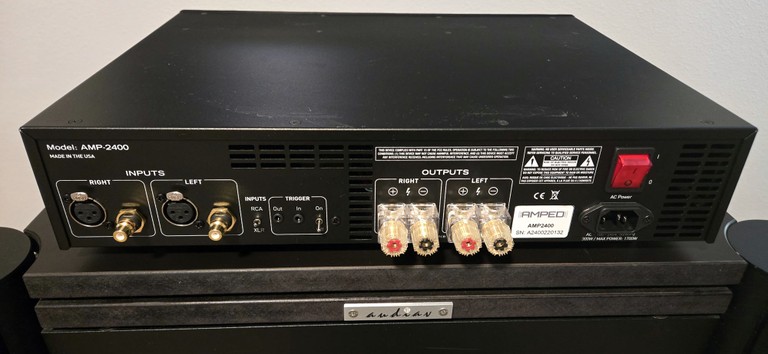 AMPED 2400 Backpanel