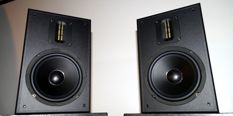 Monoprice MP-65RT Bookshelf Speaker Review 