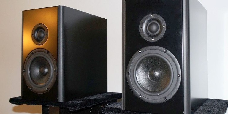 Outlaw Audio BLSv2 Bookshelf Speakers