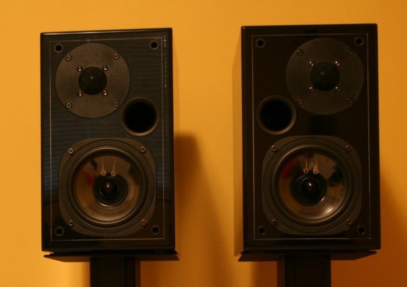 Usher S-520 Speaker Build Quality and Setup | Audioholics