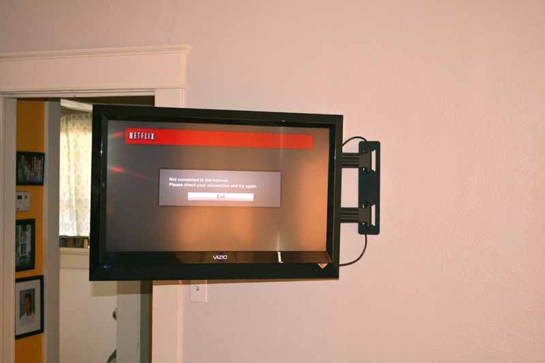 Mounting your flat panel TV in a corner
