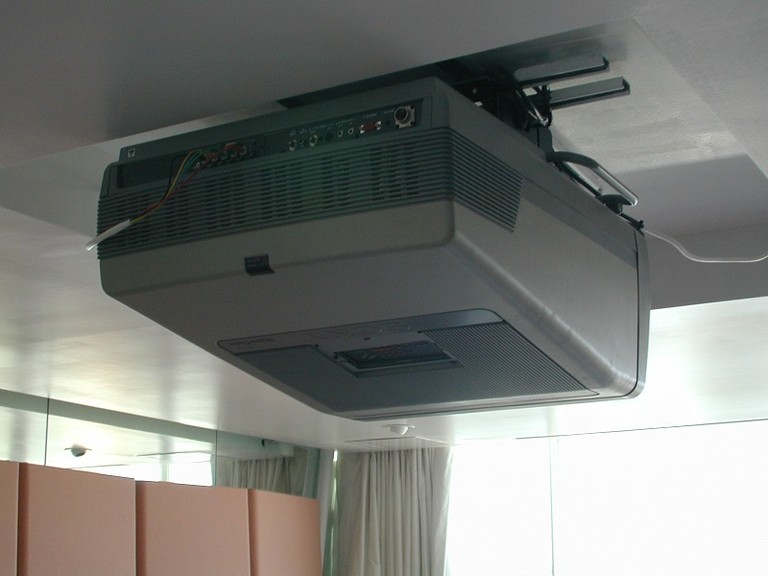 5-sonyprojector