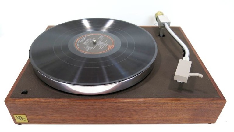 4 The 1962 AR-XA Turntable [source AR Archives]