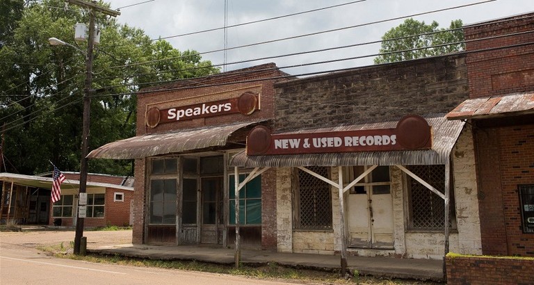 Speaker Saloon 