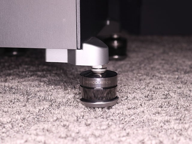 IsoAcoustics GAIA on carpet detail image