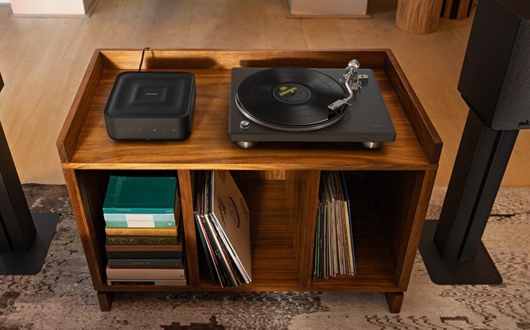 Low--Denon DP-500BT_Lifestyle 006
