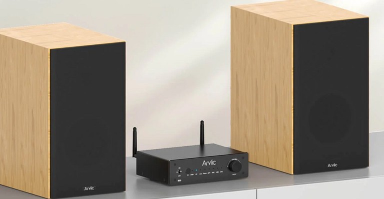 Arylic B50 Amplifier Turns Your Bookshelf Speakers Into a Streaming Machine 
