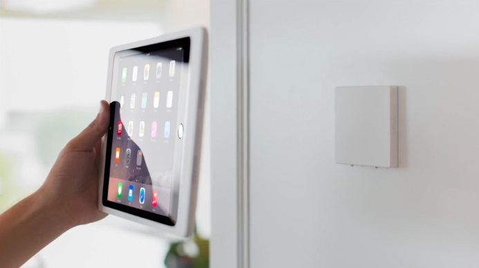 IPORT Home LUXE WallStation iPad Mount Review | Audioholics
