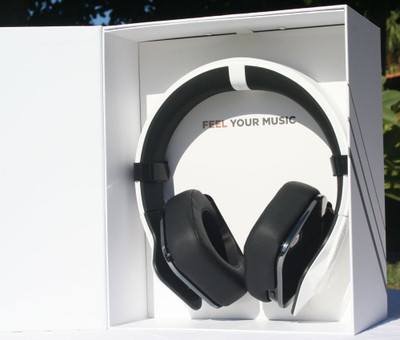 alpine headphones box open