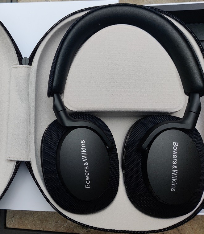 Tempting Premium Headphones: Bowers & Wilkins Px7 S2 Review