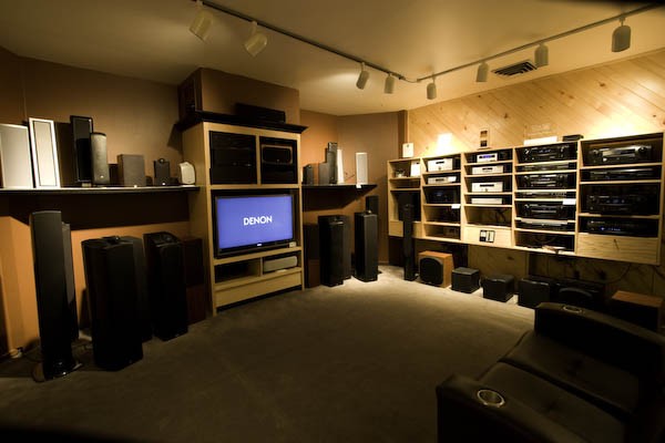 vervolgens Partina City kalligrafie How to Listen and Compare Loudspeakers in a Retail Store | Audioholics