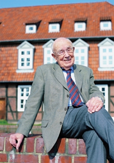 Prof. Dr. Fritz Sennheiser Dies at 98 