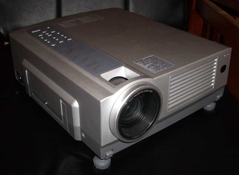 Maxx LCOS 1400 projector