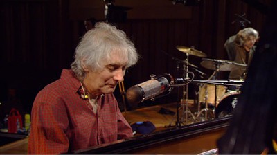 Albert Lee playing