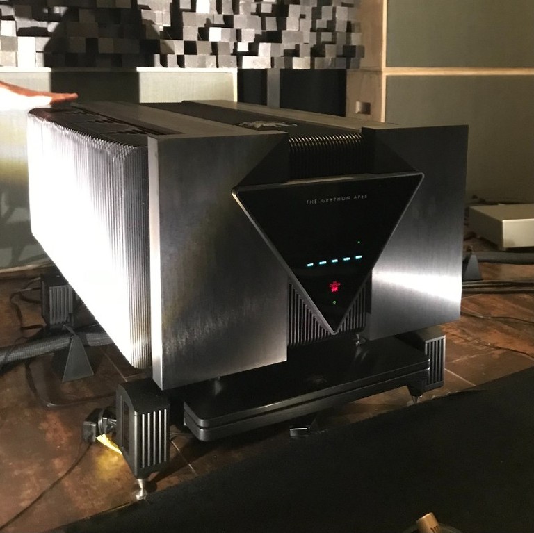 Gryphon Apex stereo amplifier